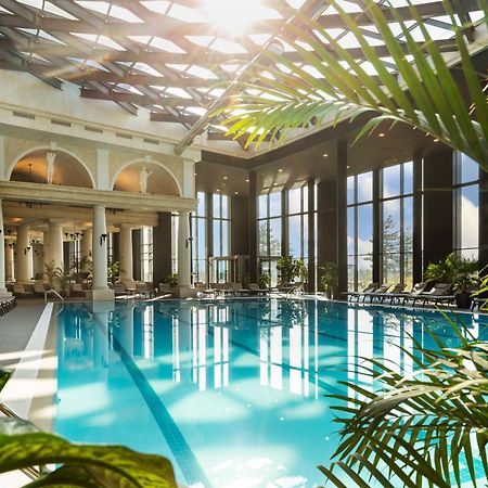קאזאנלק Kings' Valley Medical & Spa Hotel מראה חיצוני תמונה The swimming pool at the InterContinental