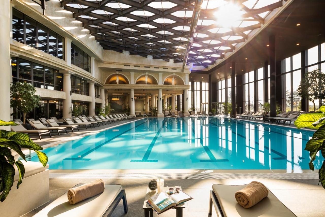 קאזאנלק Kings' Valley Medical & Spa Hotel מראה חיצוני תמונה The pool at the hotel