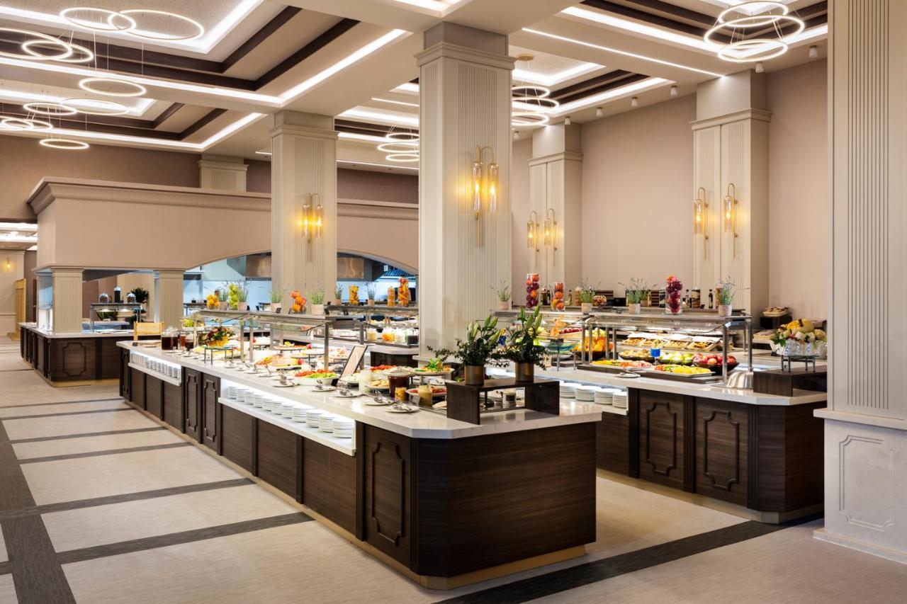 קאזאנלק Kings' Valley Medical & Spa Hotel מראה חיצוני תמונה The buffet at the Grand Hyatt Hotel, Amman, Jordan