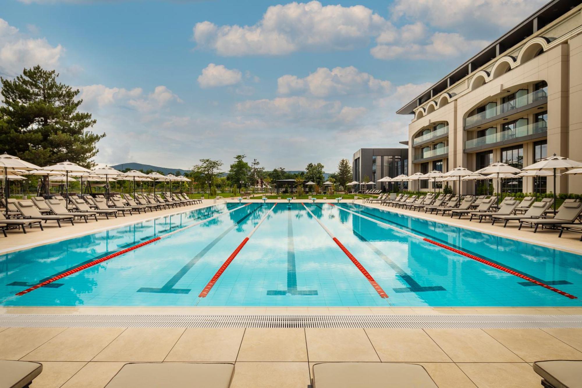 קאזאנלק Kings' Valley Medical & Spa Hotel מראה חיצוני תמונה The swimming pool at the hotel