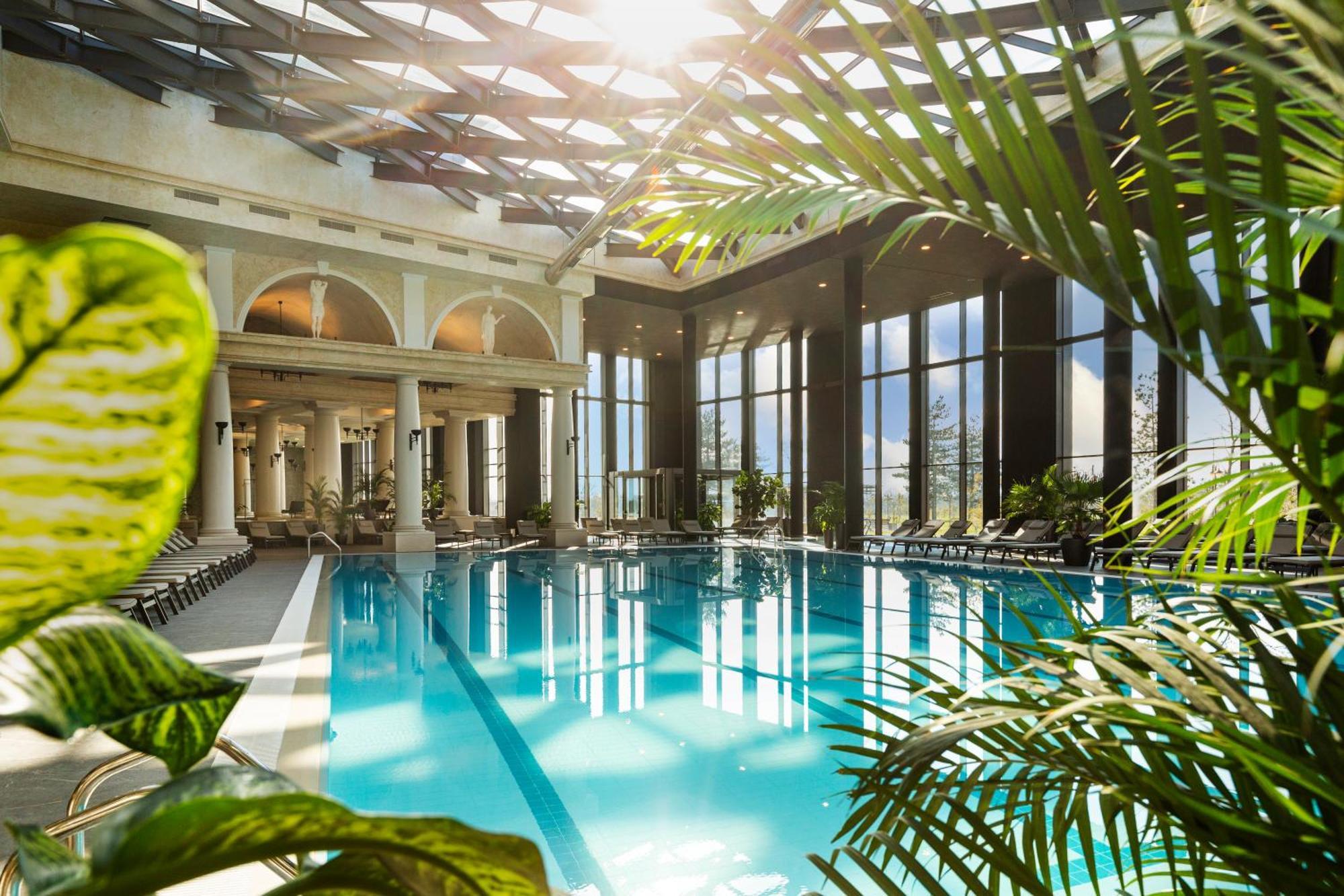 קאזאנלק Kings' Valley Medical & Spa Hotel מראה חיצוני תמונה The swimming pool at the InterContinental