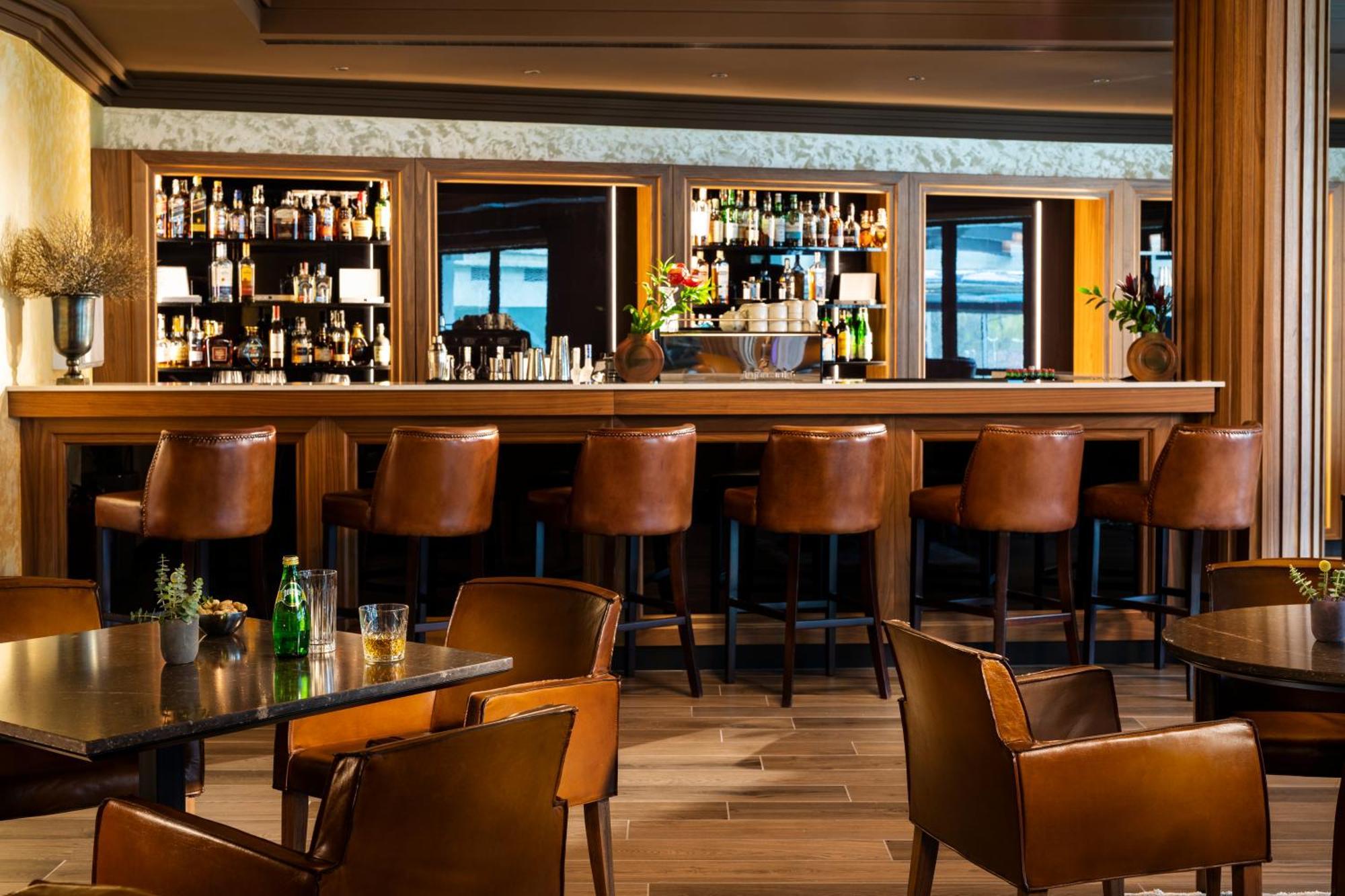 קאזאנלק Kings' Valley Medical & Spa Hotel מראה חיצוני תמונה The bar at the London Edition