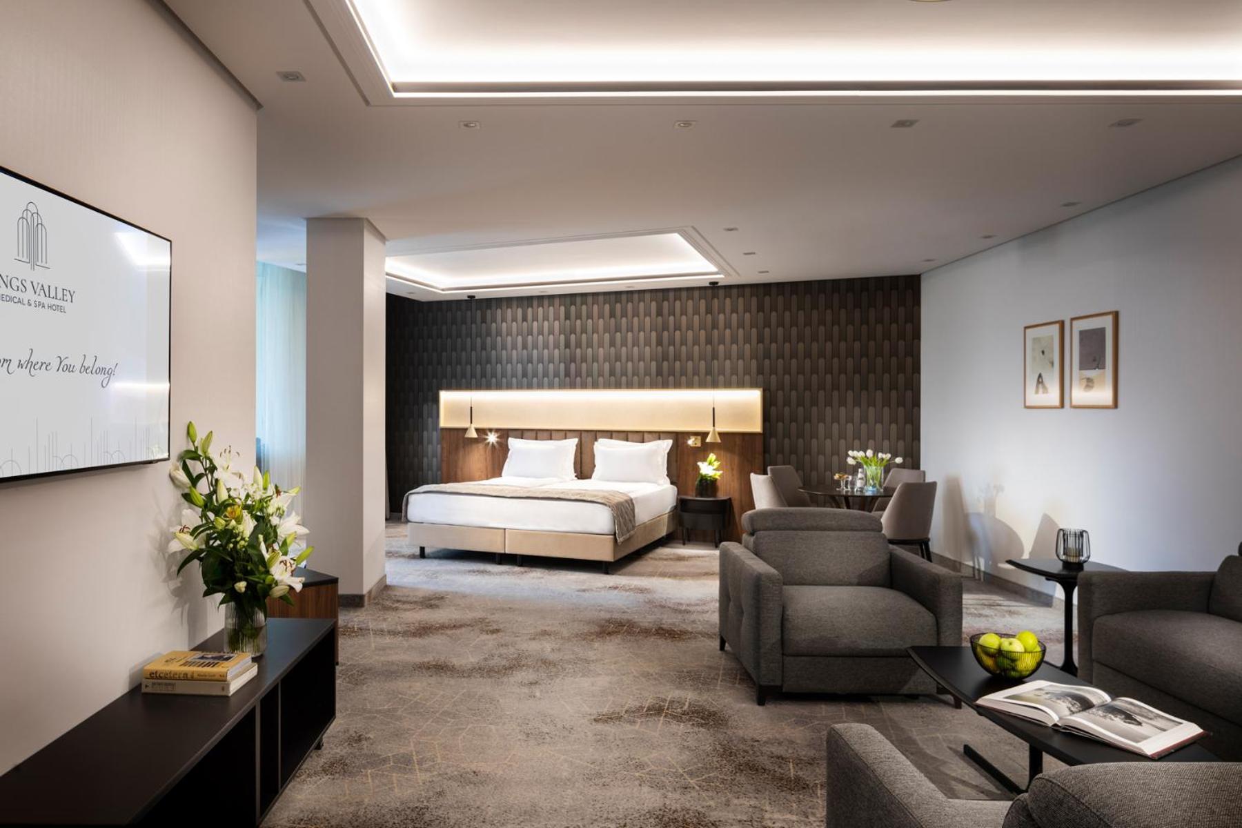קאזאנלק Kings' Valley Medical & Spa Hotel מראה חיצוני תמונה A suite at the Conrad Hong Kong