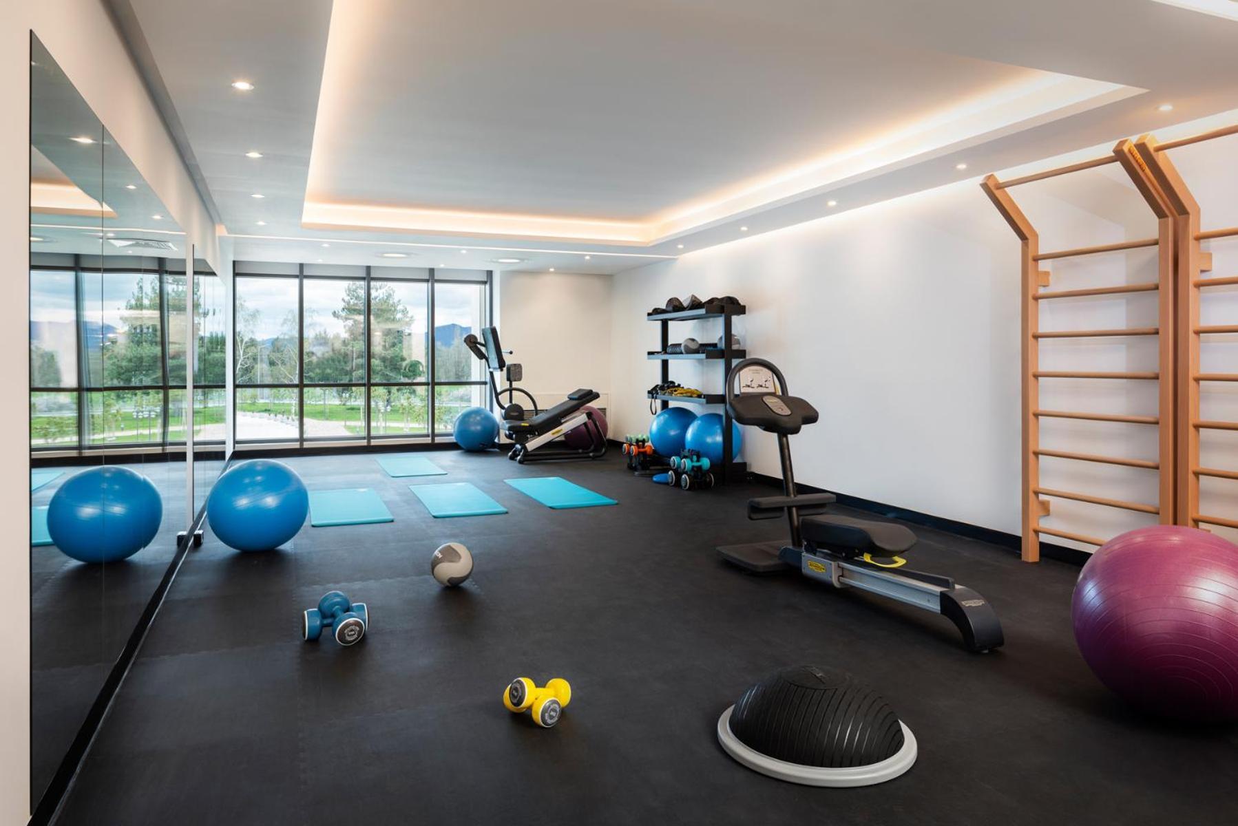 קאזאנלק Kings' Valley Medical & Spa Hotel מראה חיצוני תמונה A home gym
